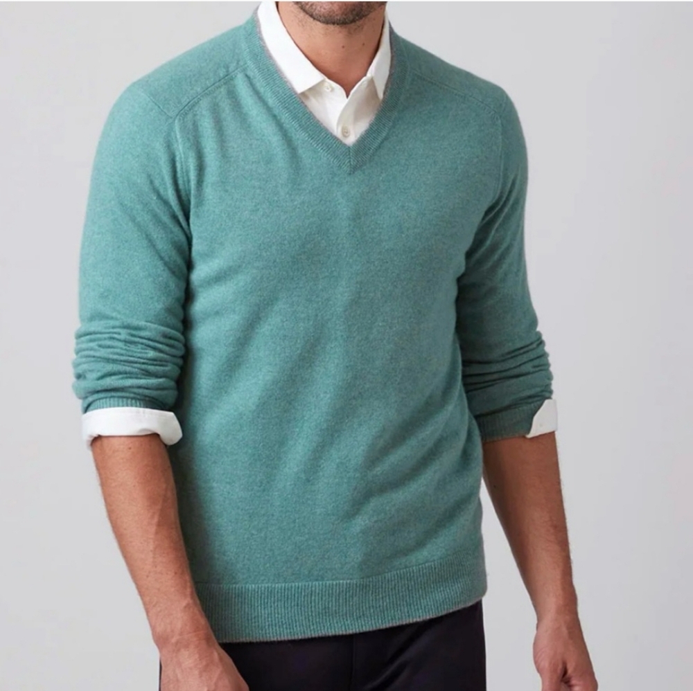 RAFFI Cashmere V-Neck Sweater